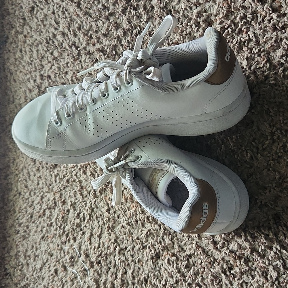 Addidas  Female shoe / white and metallic gold